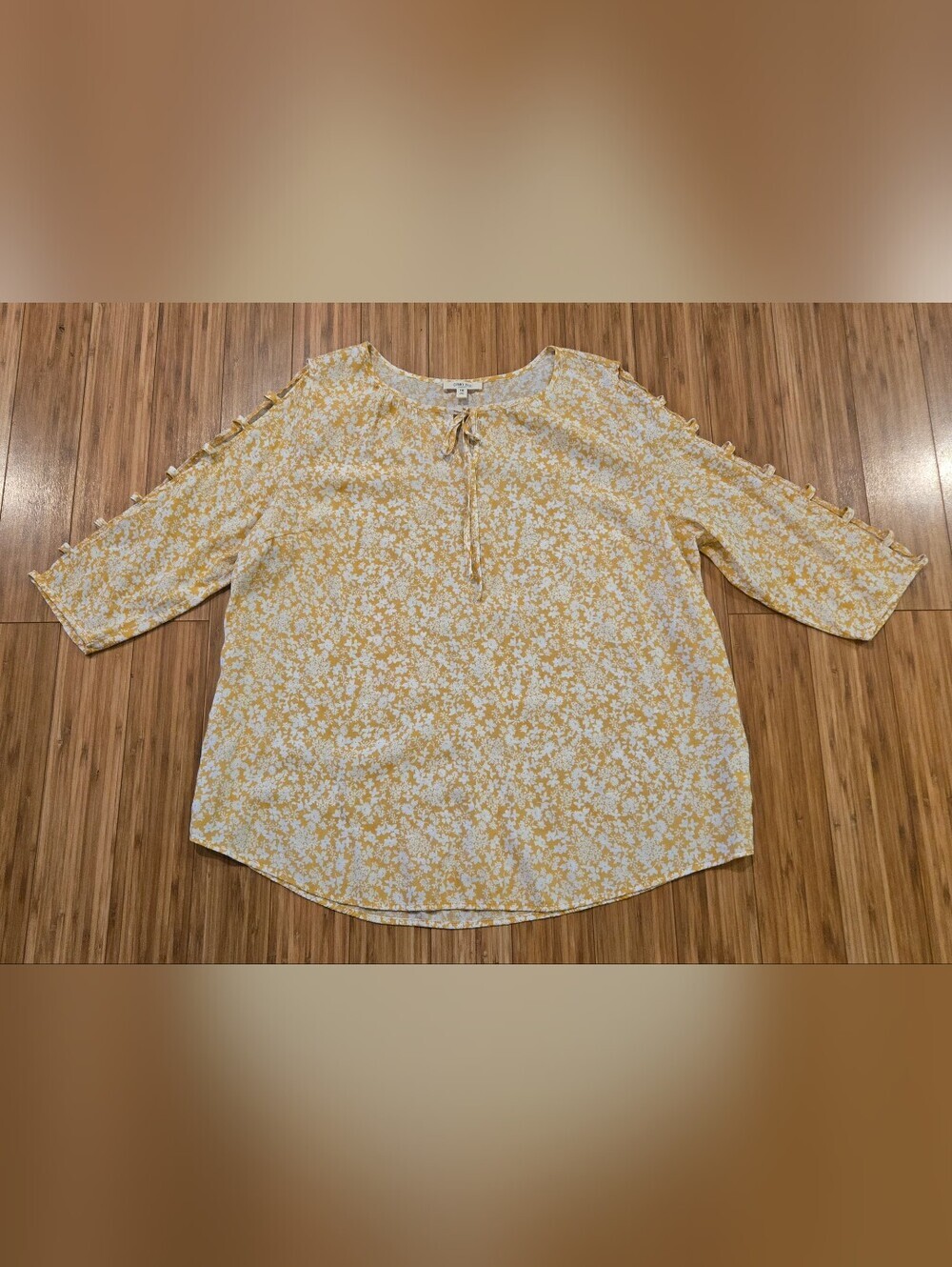Como Blu Floral Tie-Neck 3/4 Sleeve Women's Top in Yellow